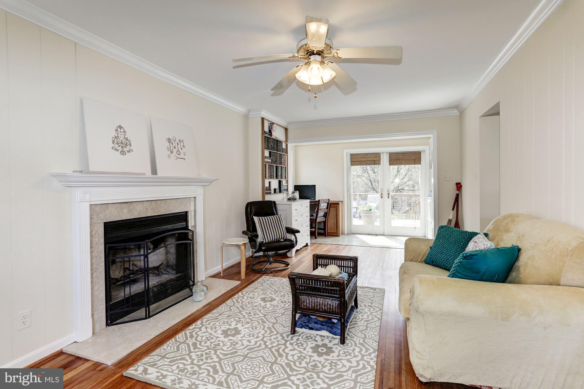 13612 Poplar Hill Road Phoenix, MD 21131 - Photo 5 of 31 Living Room