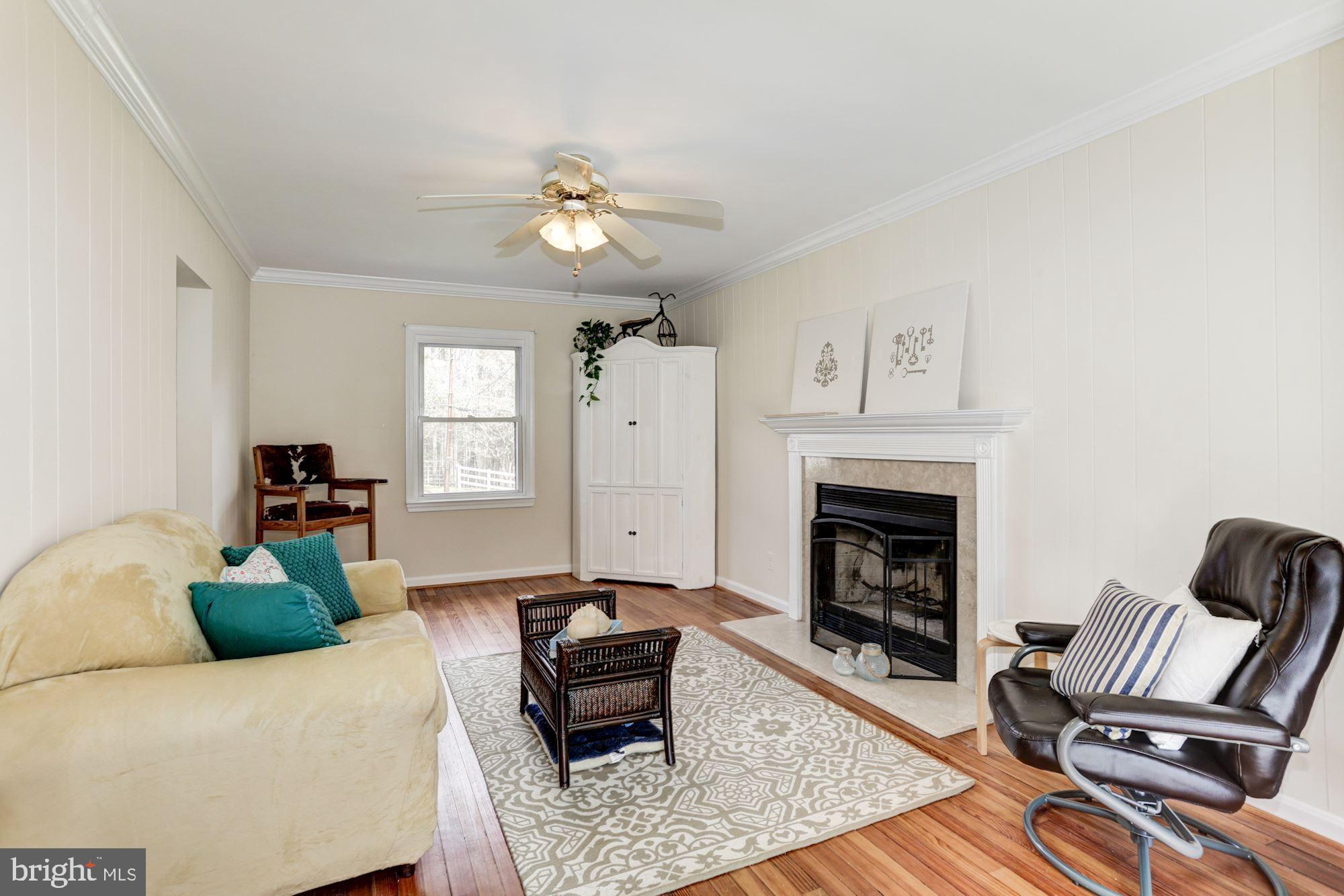 13612 Poplar Hill Road Phoenix, MD 21131 - Photo 6 of 31 Living Room