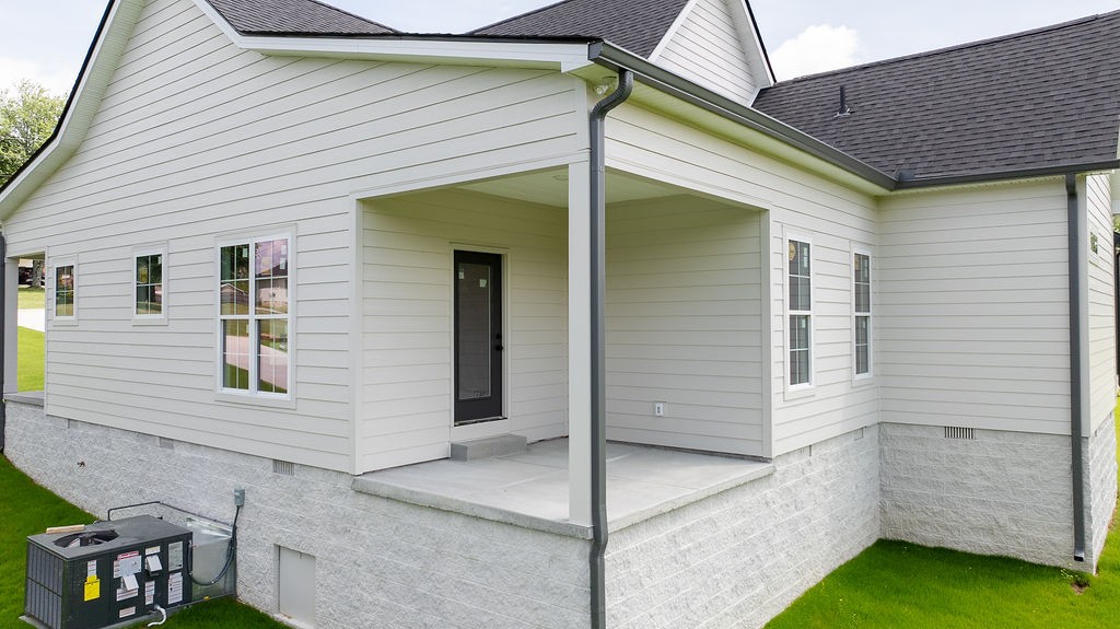 807 Oconner Smithville, TN 37166 - Photo 29 of 33 a view of house that has a window