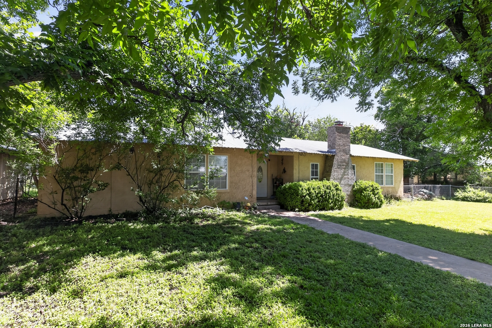 210 West Redbud Street Junction, TX 76849 - Photo 2 of 11