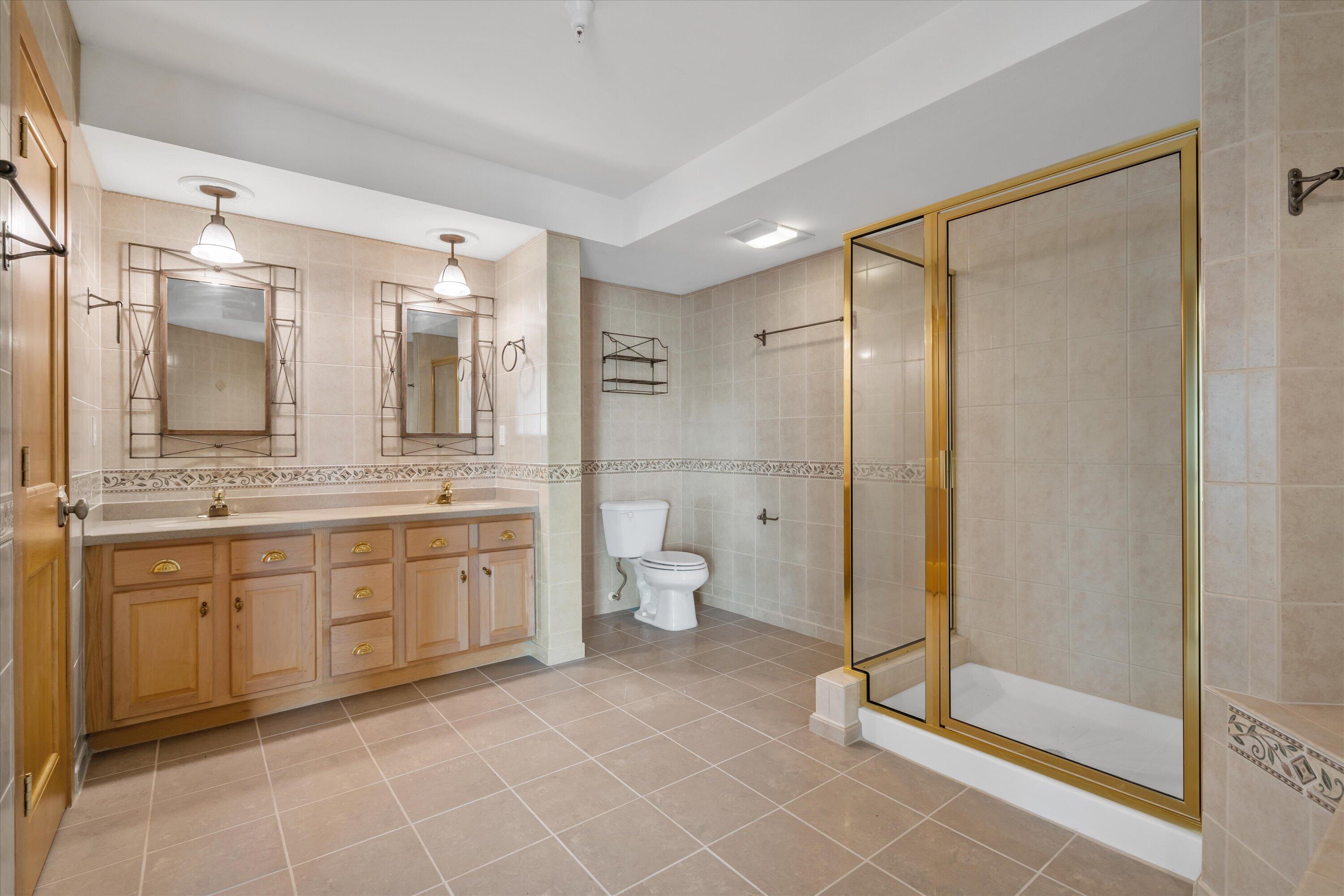 415 Lake Street, Unit 701 Port Washington, WI 53074 - Photo 13 of 28 Primary Bath