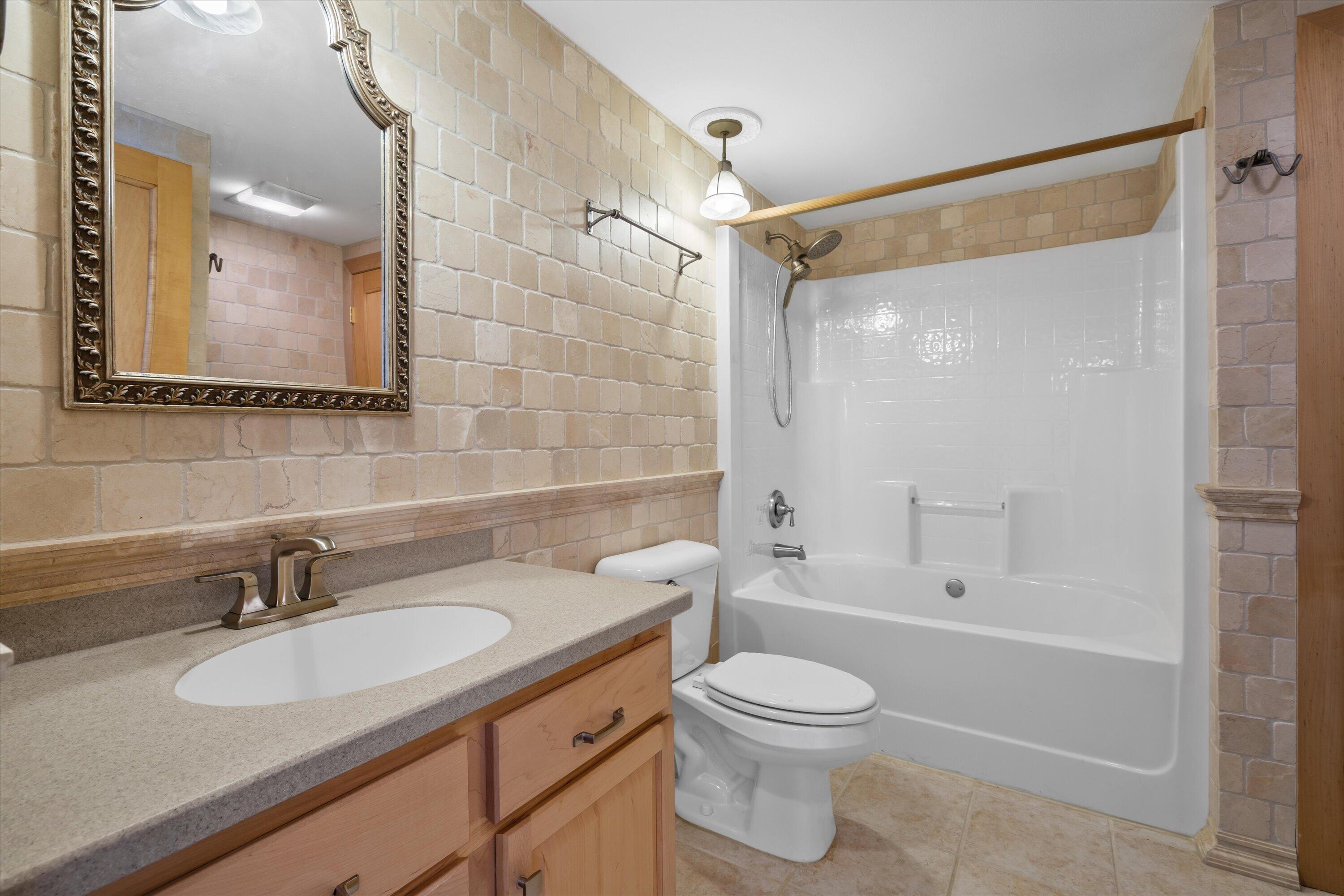 415 Lake Street, Unit 701 Port Washington, WI 53074 - Photo 16 of 28 Bathroom 2