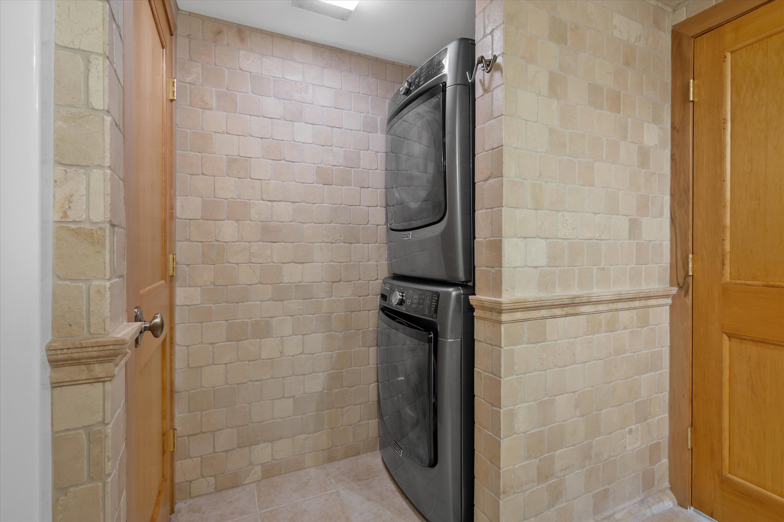 415 Lake Street, Unit 701 Port Washington, WI 53074 - Photo 18 of 28 Laundry