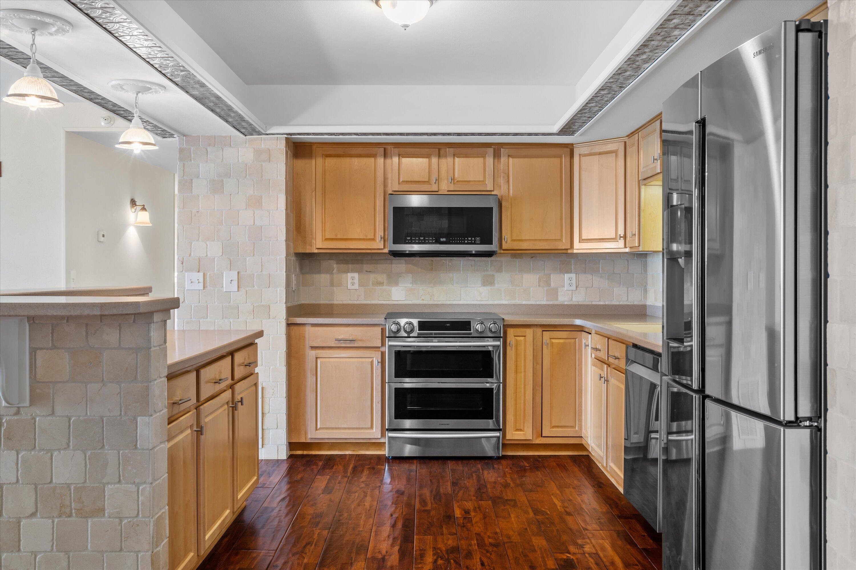 415 Lake Street, Unit 701 Port Washington, WI 53074 - Photo 2 of 28 Kitchen