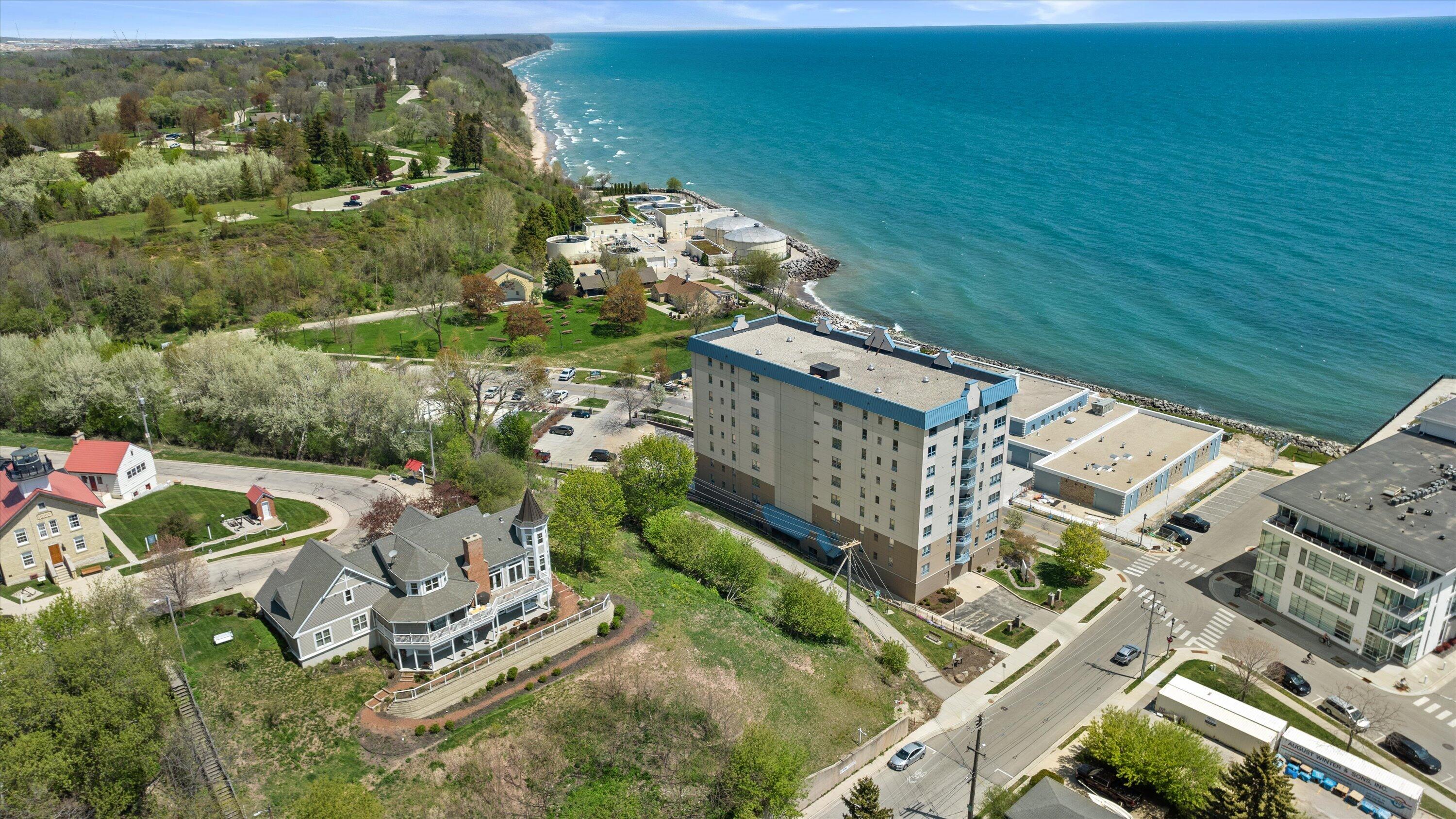 415 Lake Street, Unit 701 Port Washington, WI 53074 - Photo 25 of 28 Drone