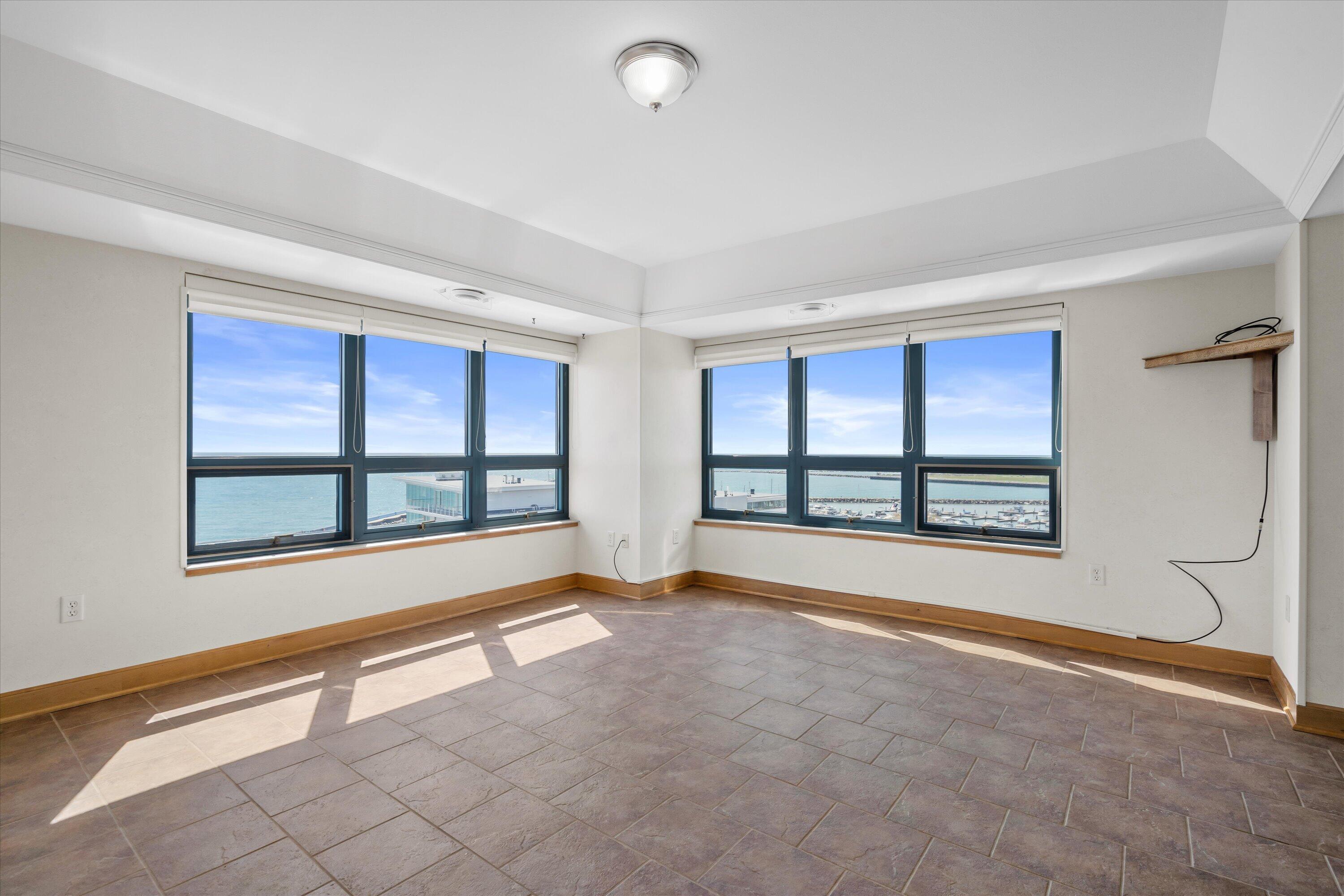 415 Lake Street, Unit 701 Port Washington, WI 53074 - Photo 10 of 28 Primary Suite
