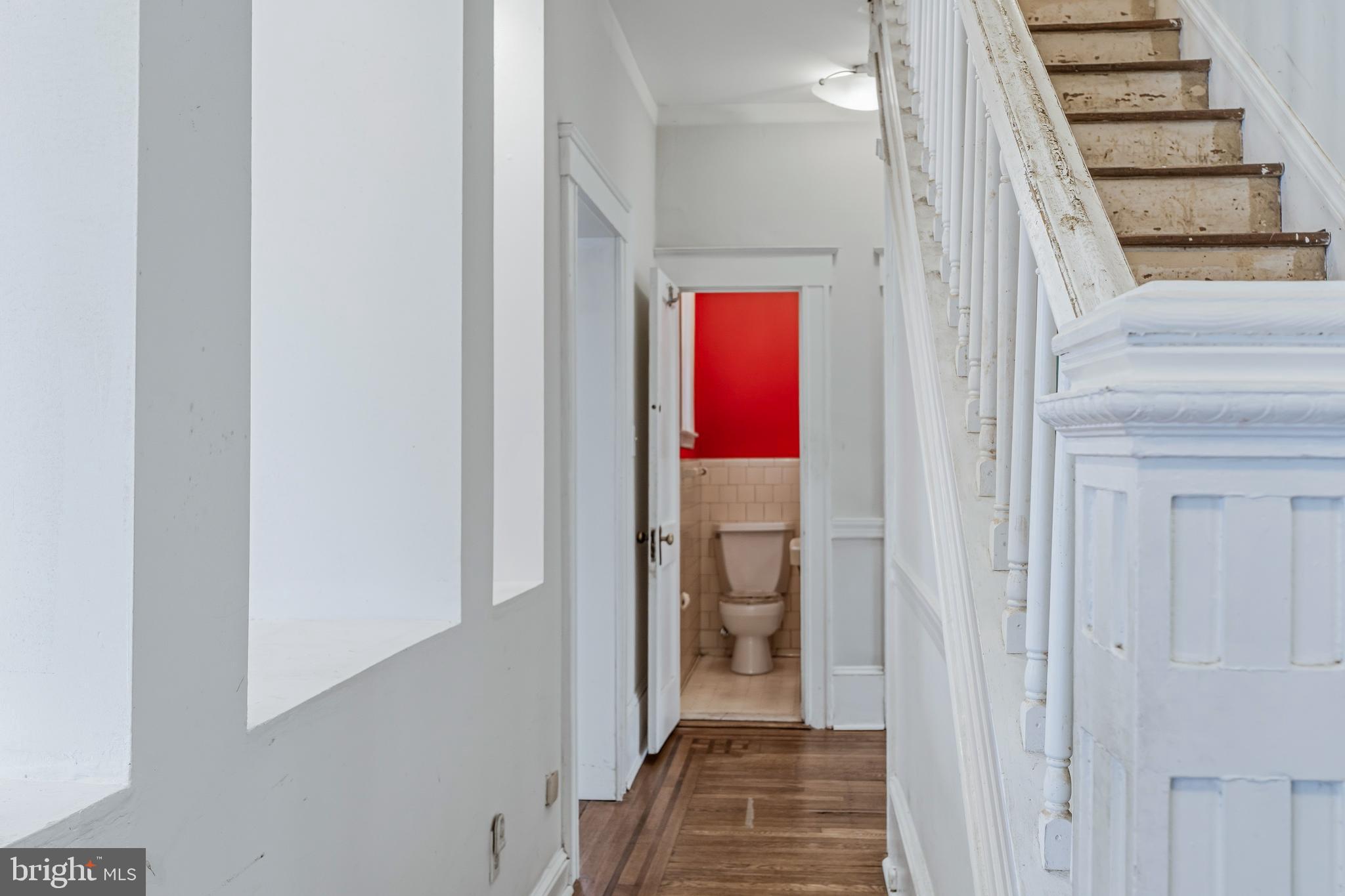 2205 Arden Road Baltimore, MD 21209 - Photo 14 of 30 Main level Hallway