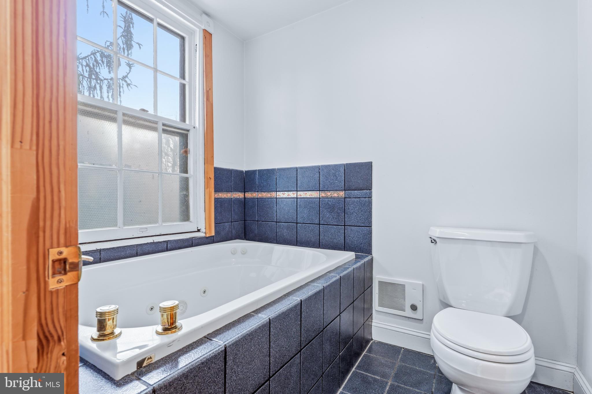 2205 Arden Road Baltimore, MD 21209 - Photo 20 of 30 Primary Bath