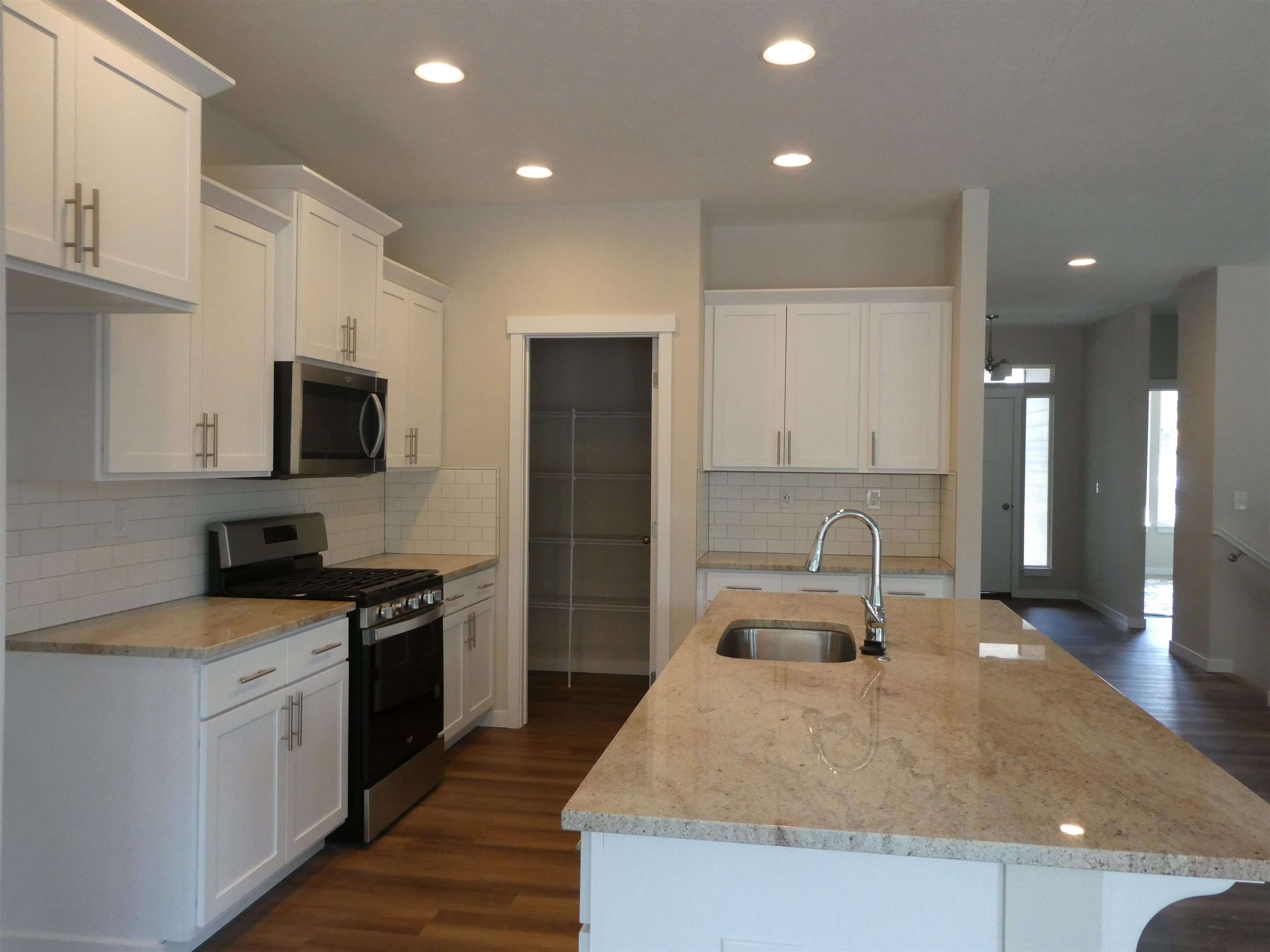 3223 South Custer Street Spokane, WA 99223 - Photo 3 of 20