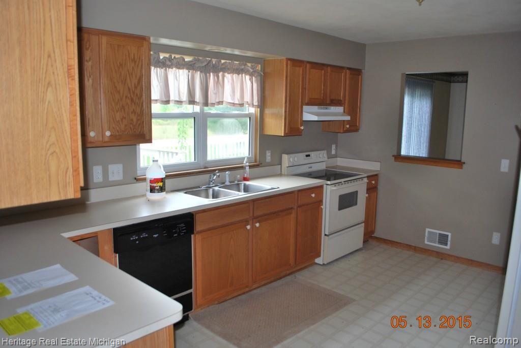2908 County Farm Road Howell, MI 48843 - Photo 7 of 14 DSC_0001.jpg