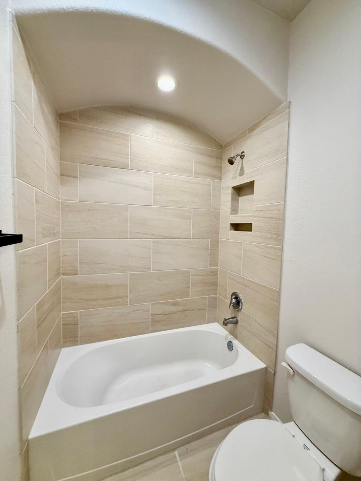 14208 Wallowa Ridge Lane Conroe, TX 77384 - Photo 21 of 48 a bathroom with a bathtub and toilet