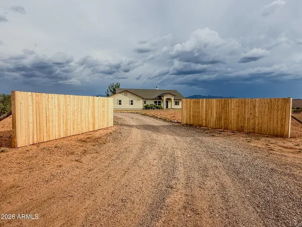 $430,000 | 1002 East Lena Way, Huachuca City, AZ 85616