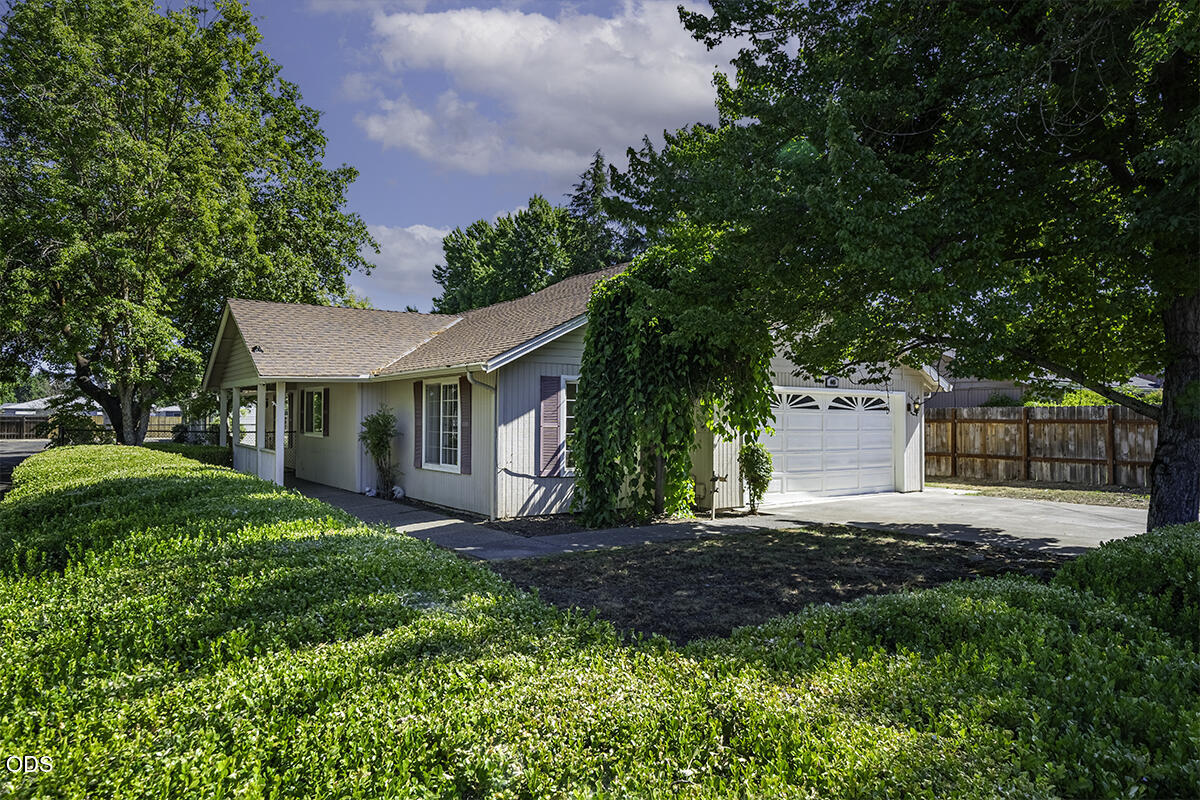 445 Midway Road Medford, OR 97501 - Photo 1 of 33