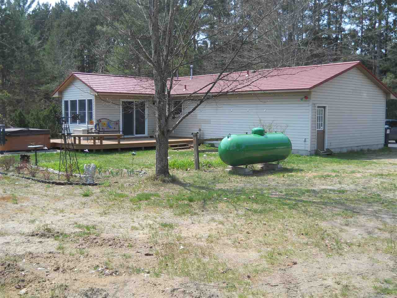 2641 North Reynolds Road Interlochen, MI 49643 - Photo 29 of 48 1815931-28.JPG