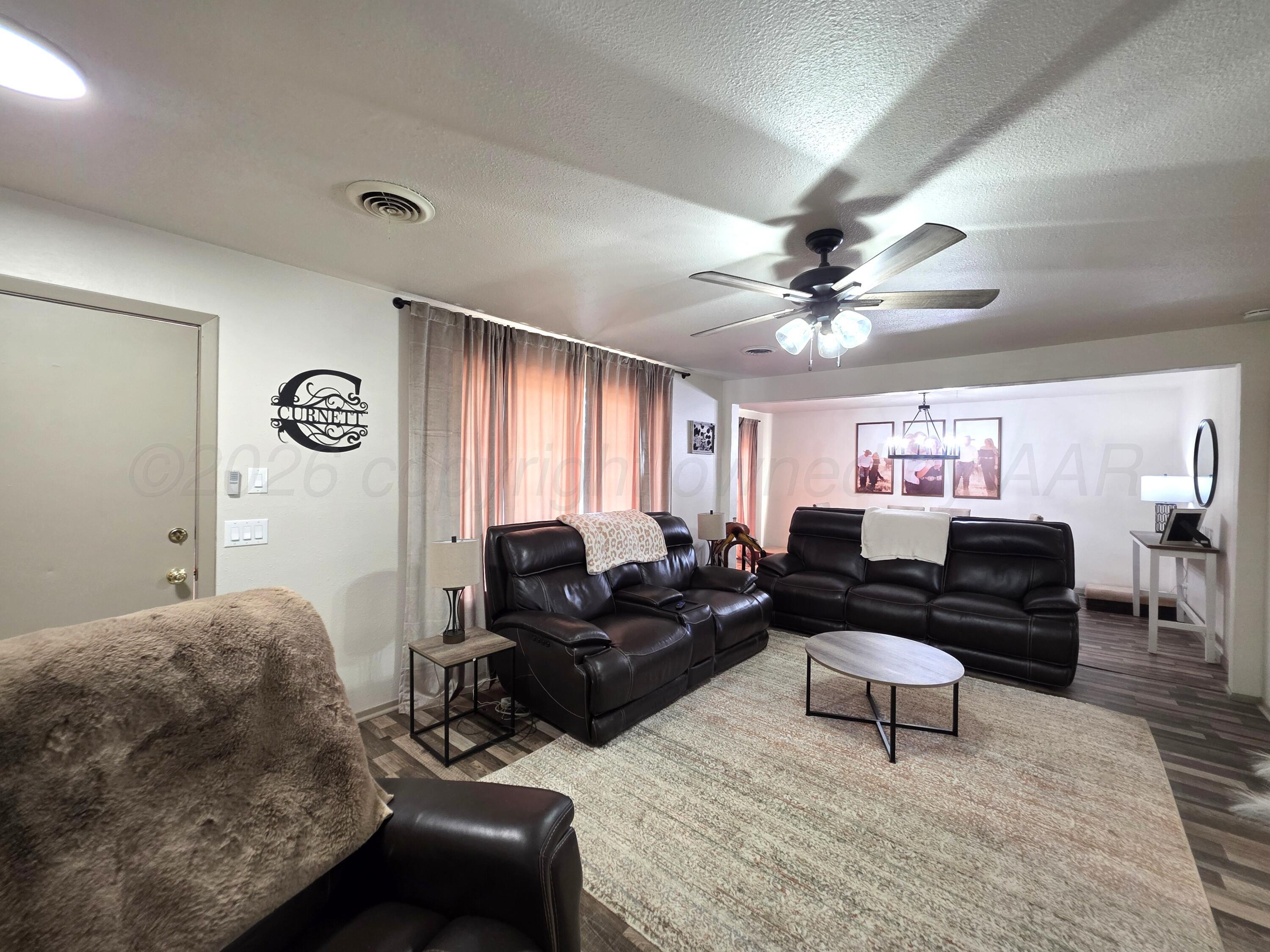 7921 Tumbleweed Road Lefors, TX 79054 - Photo 5 of 32 Living Room
