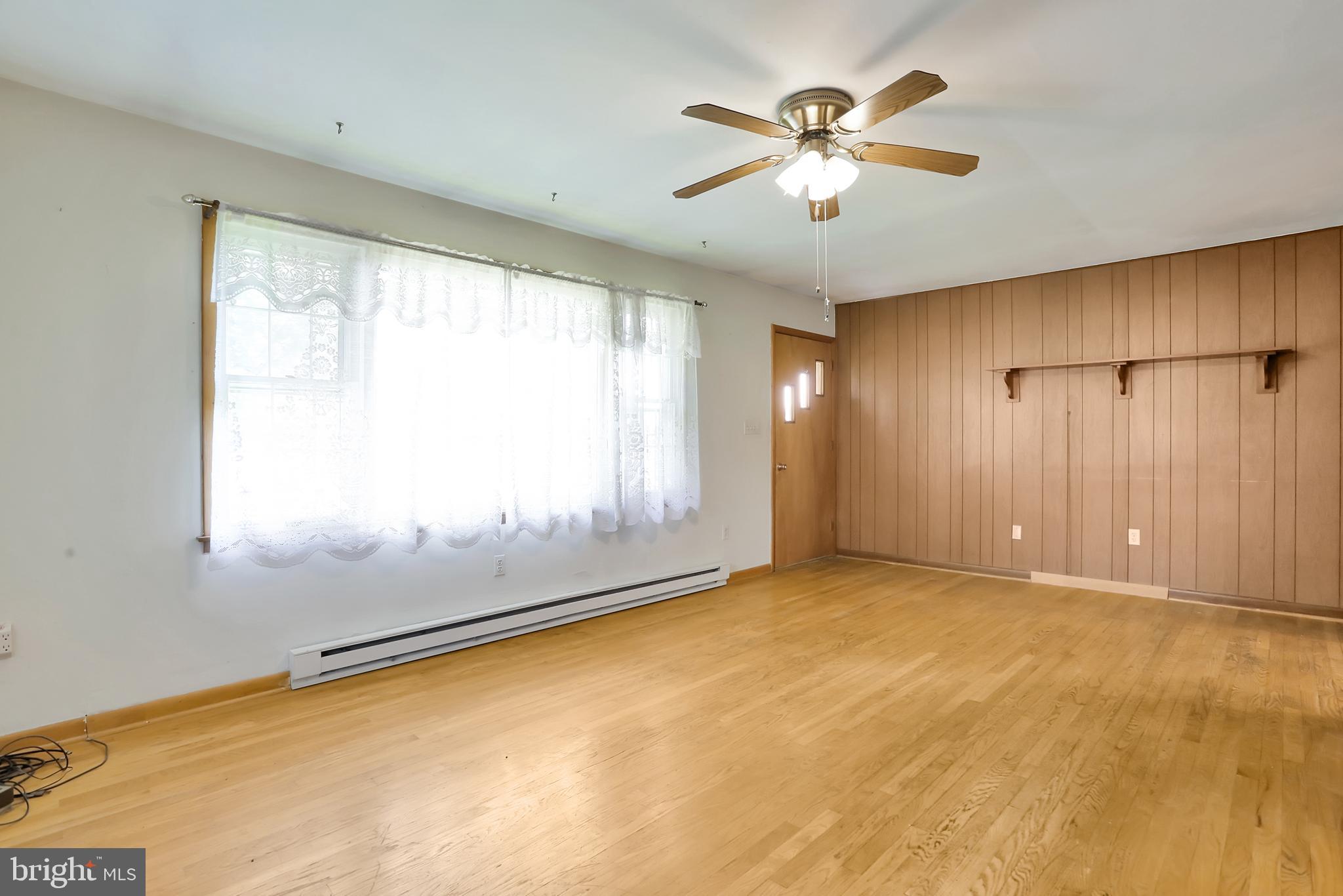 4280 Harney Road Taneytown, MD 21787 - Photo 3 of 37 Living Room