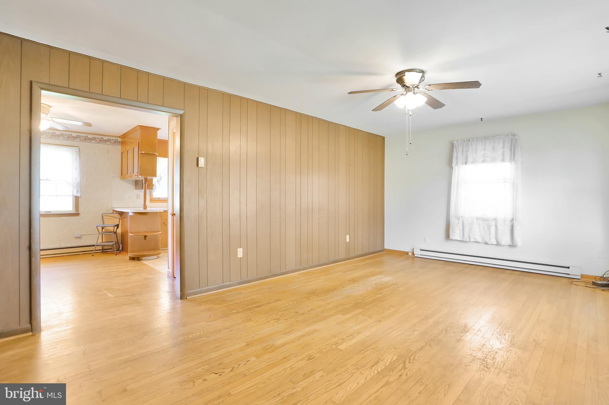 4280 Harney Road Taneytown, MD 21787 - Photo 5 of 37 Living Room