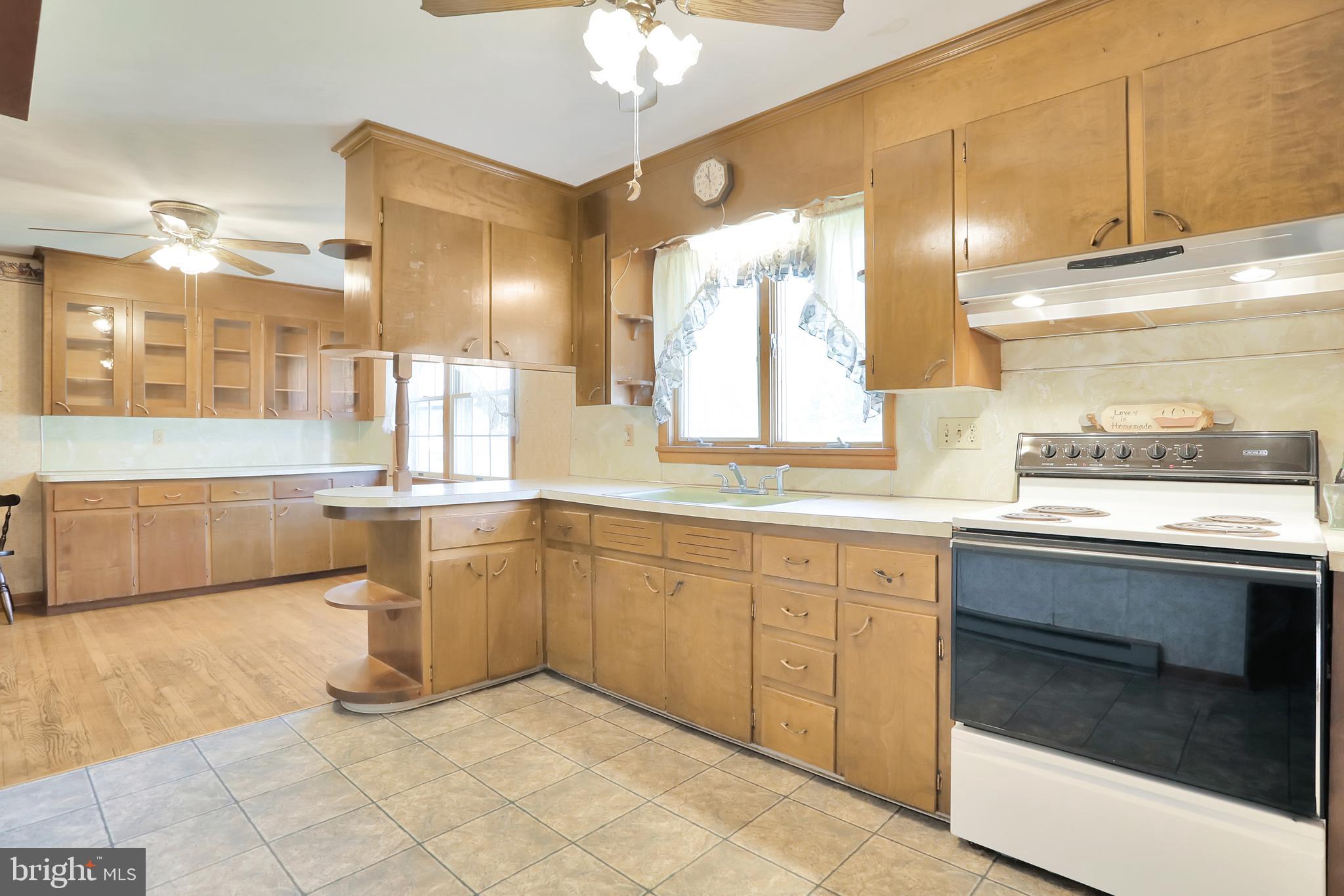 4280 Harney Road Taneytown, MD 21787 - Photo 6 of 37 Kitchen