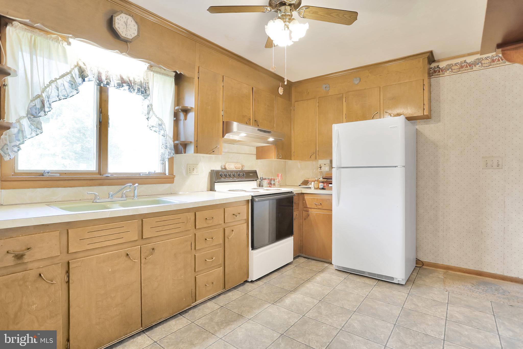 4280 Harney Road Taneytown, MD 21787 - Photo 7 of 37 Kitchen
