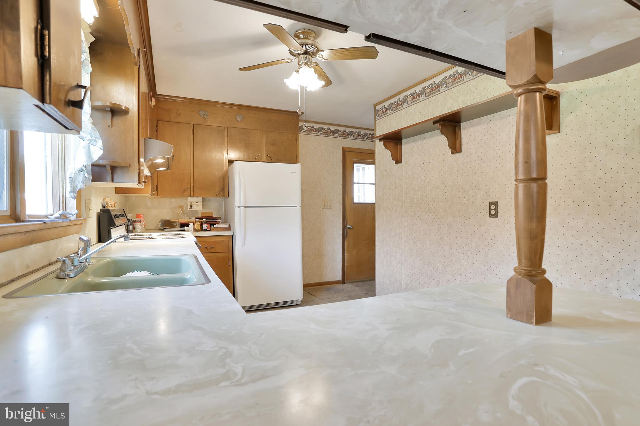 4280 Harney Road Taneytown, MD 21787 - Photo 8 of 37 Kitchen