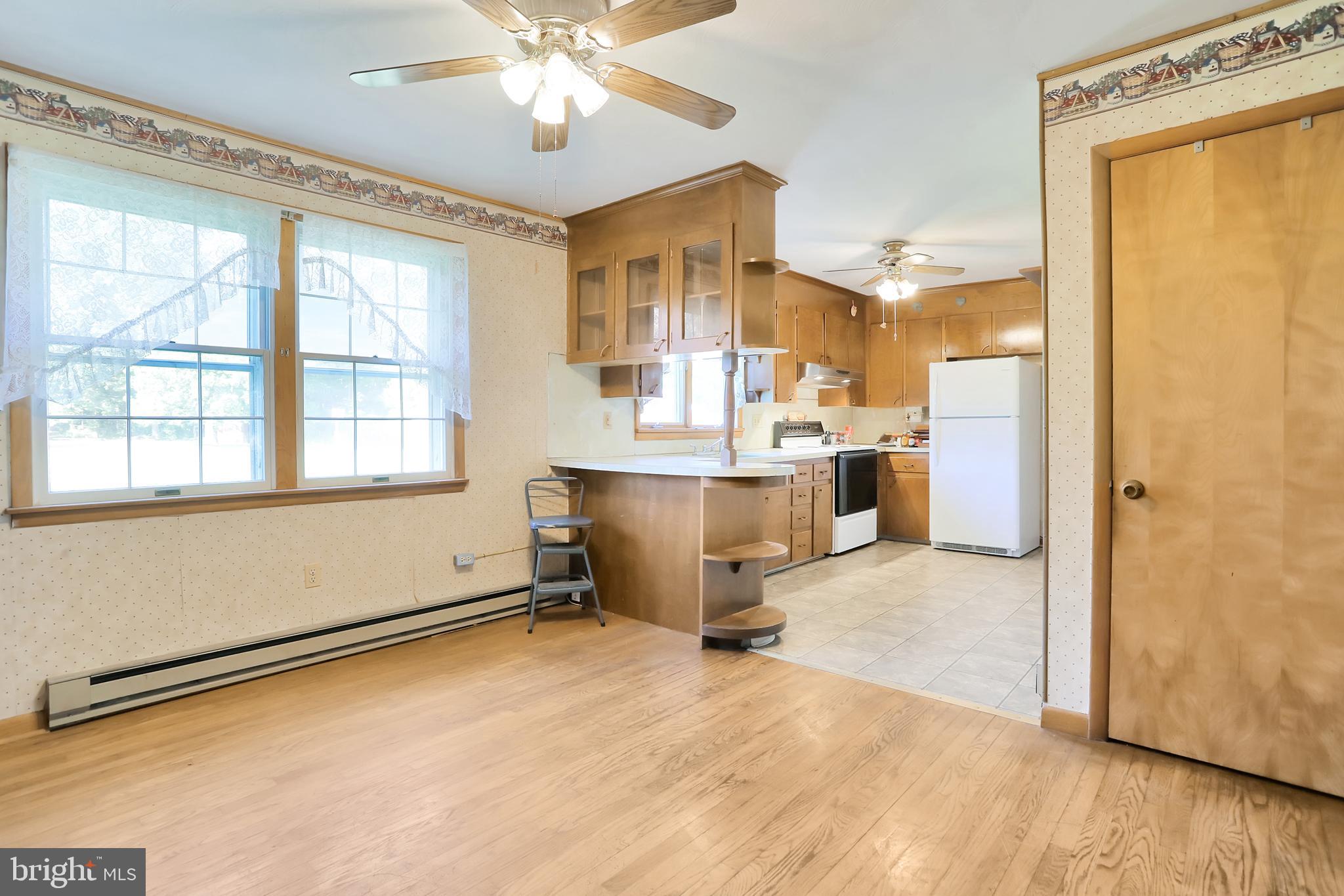 4280 Harney Road Taneytown, MD 21787 - Photo 10 of 37 Dining Room