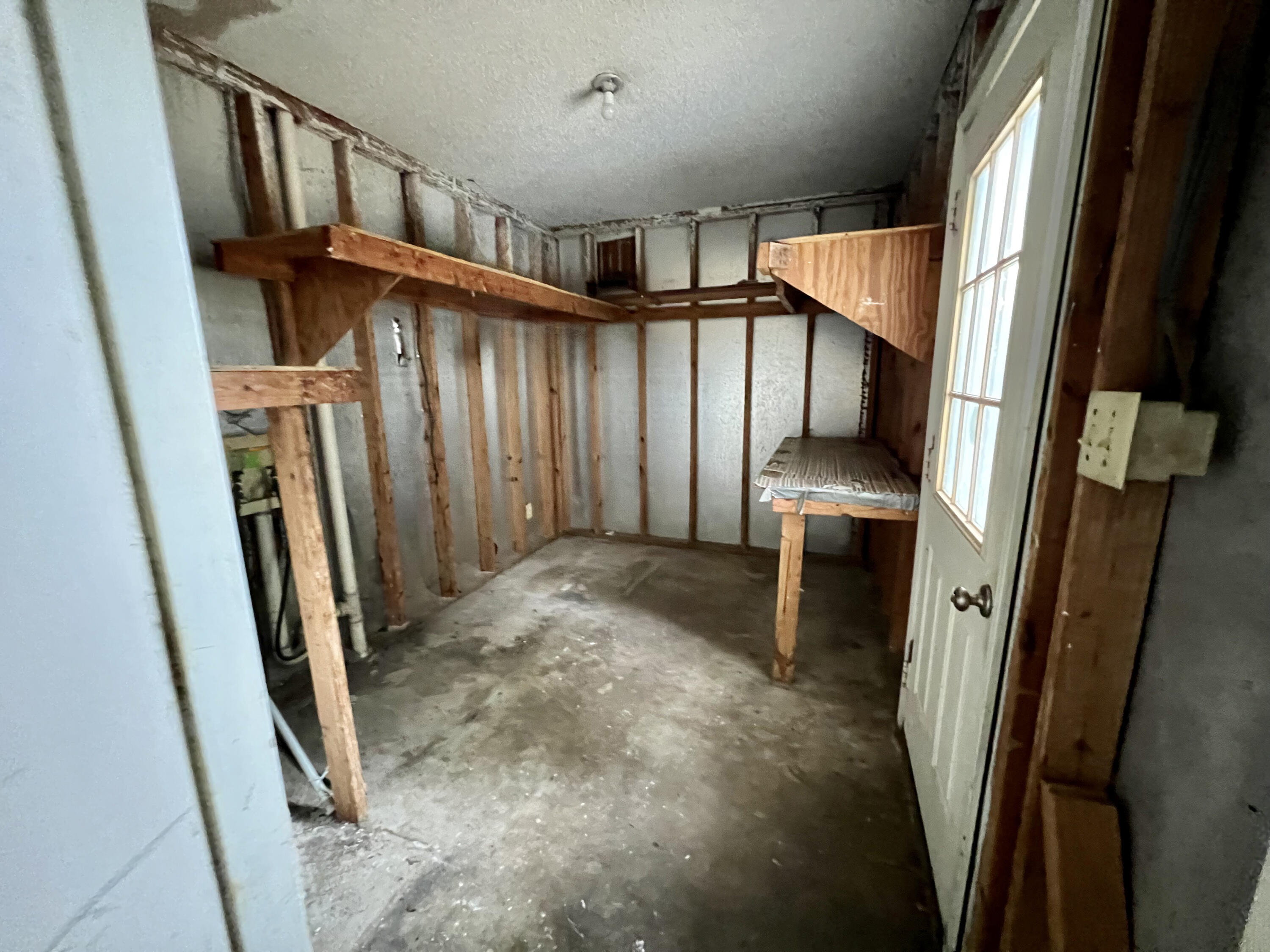 401 Cornwall Circle Pensacola, FL 32514 - Photo 13 of 20 a view of entryway