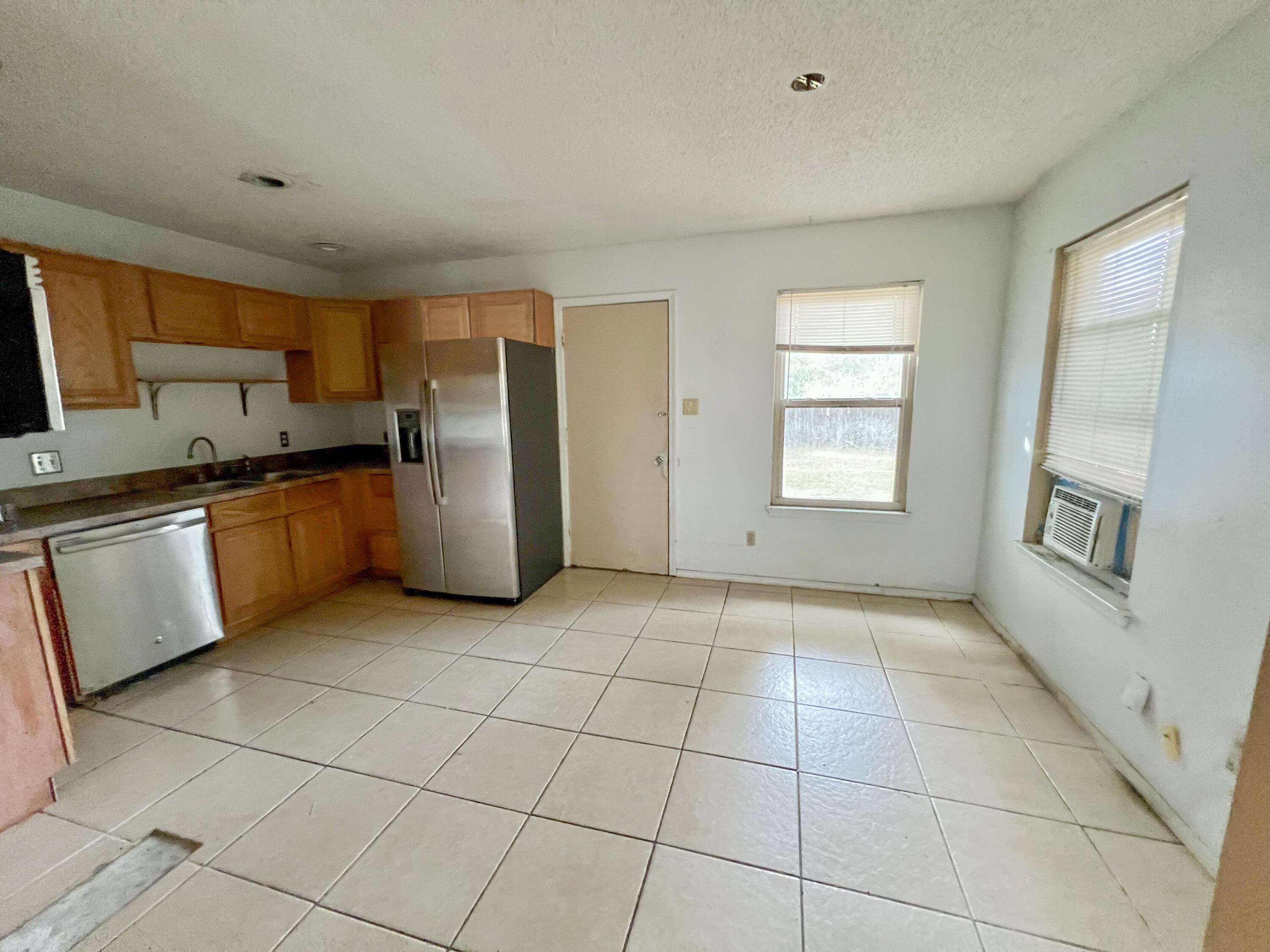 401 Cornwall Circle Pensacola, FL 32514 - Photo 3 of 20 a kitchen with stainless steel appliances granite countertop a refrigerator a sink a stove top oven and a granite counter tops