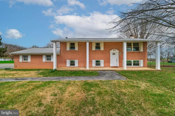 $430,000 | 8137 Summit Point Road, Charles Town, WV 25414