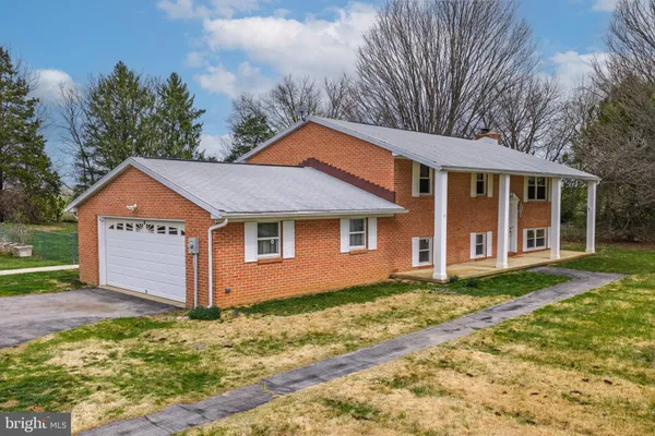 a view of a house with a backyard