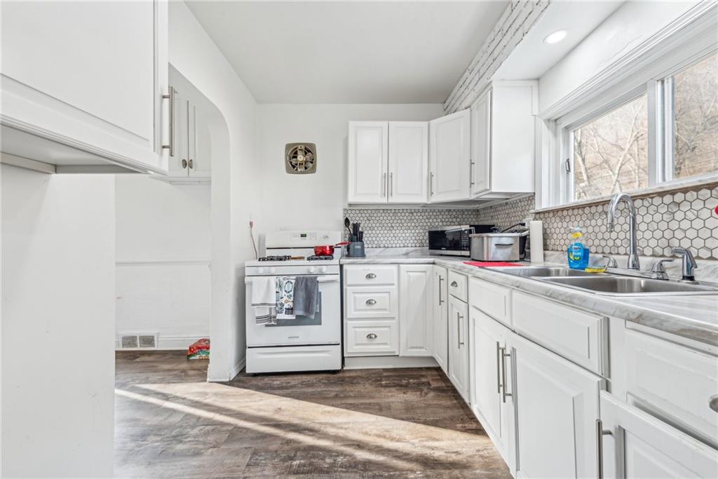 1266 Jefferson Street Vandergrift, PA 15690 - Photo 12 of 28