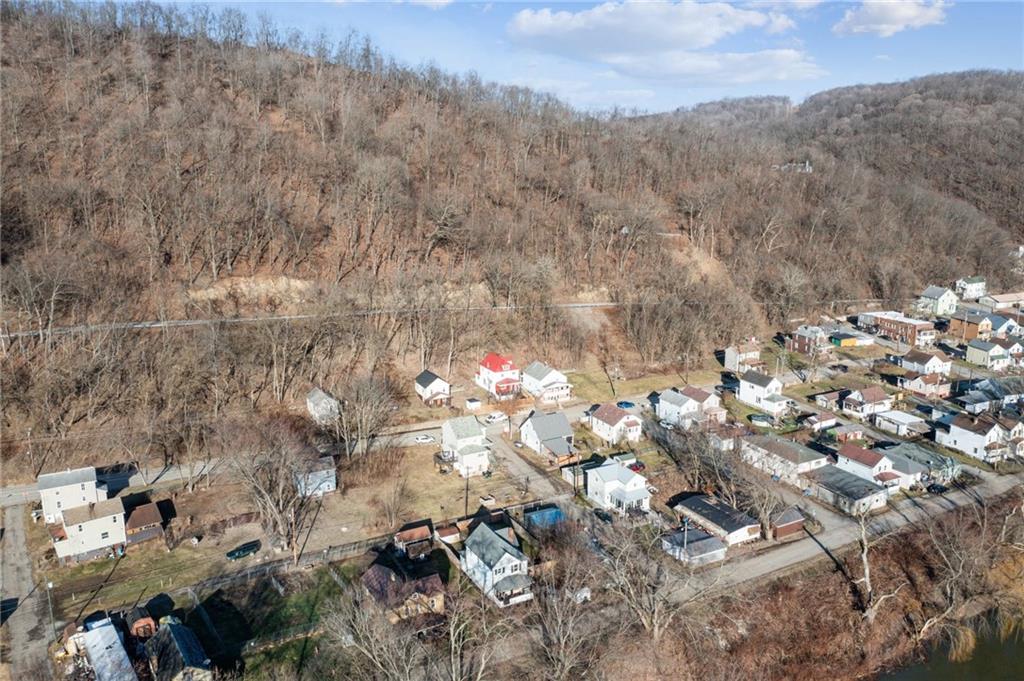 1266 Jefferson Street Vandergrift, PA 15690 - Photo 3 of 28