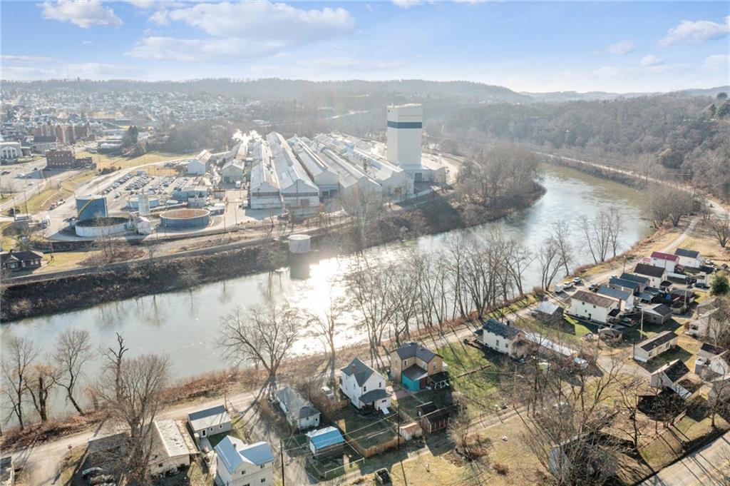 1266 Jefferson Street Vandergrift, PA 15690 - Photo 4 of 28