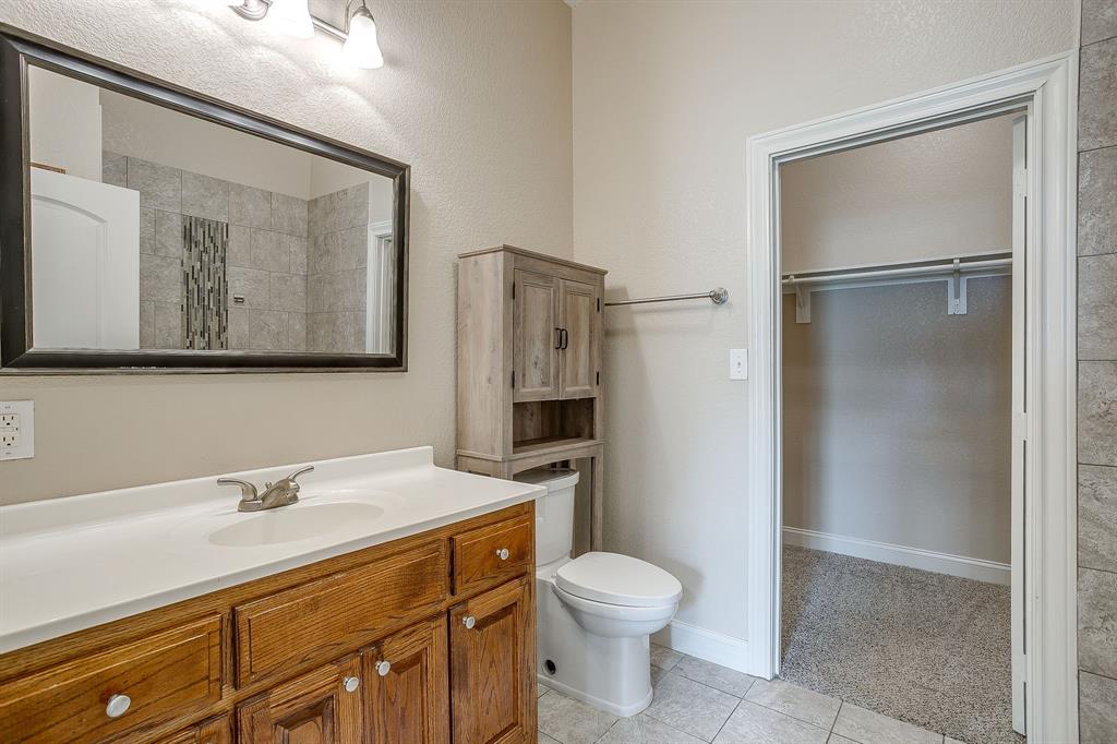 301 County Road 207, Unit 1206 Alvarado, TX 76009 - Photo 10 of 30 a bathroom with a toilet sink and shower
