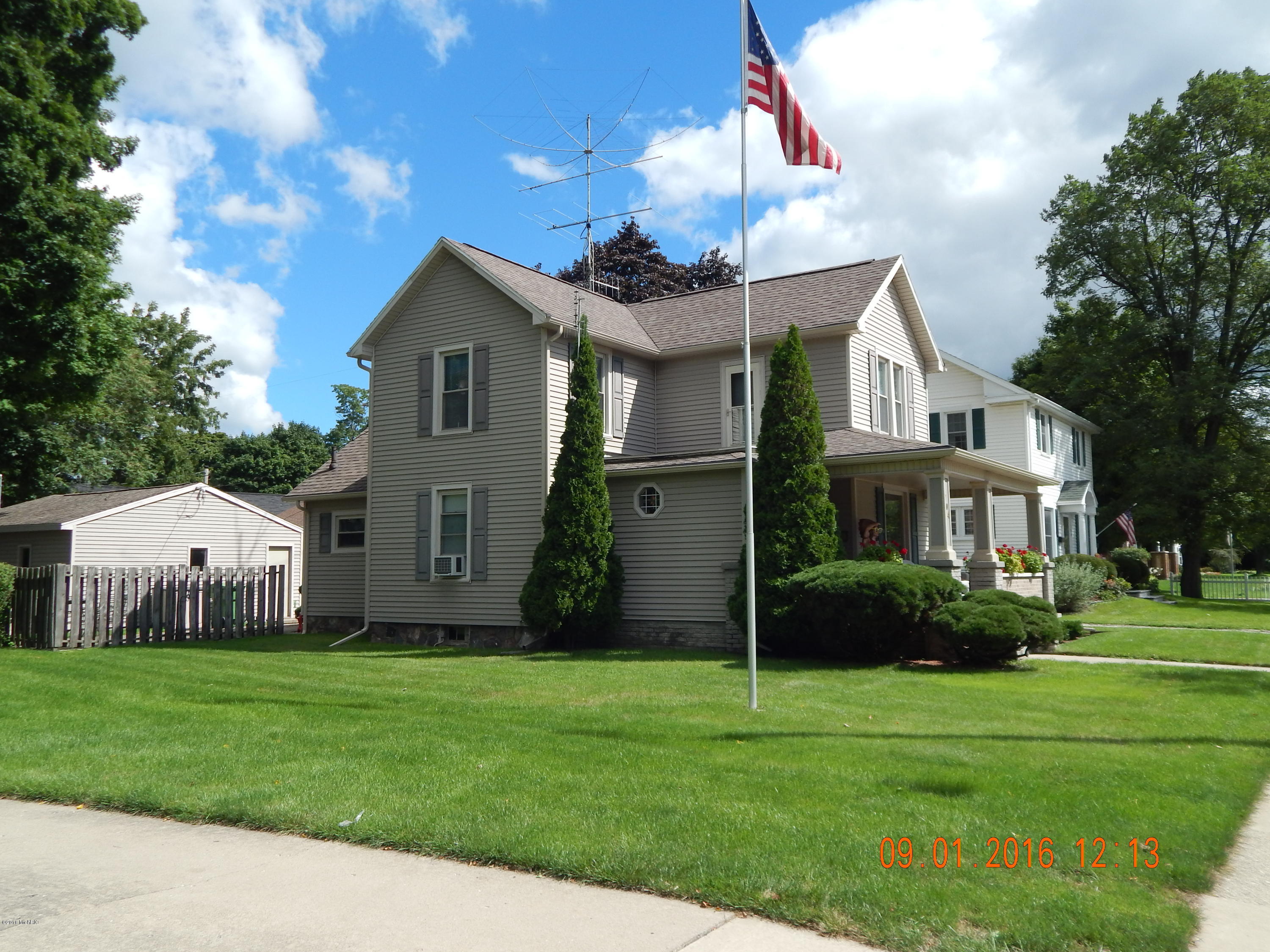 704 East Chicago Road Sturgis, MI 49091 - Photo 3 of 37 007