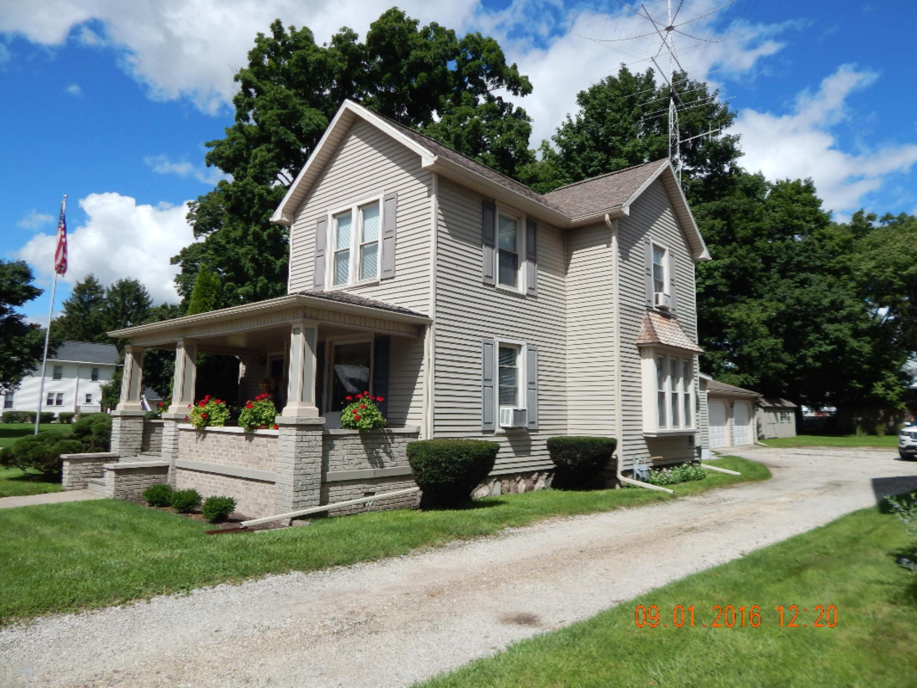 704 East Chicago Road Sturgis, MI 49091 - Photo 4 of 37 015