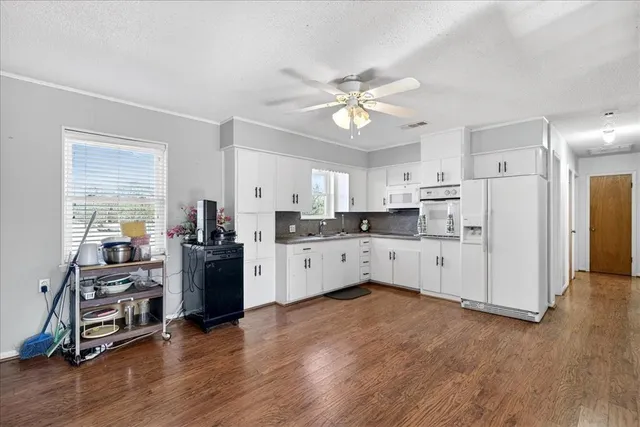 $1,999,999 | 300 County Road 2100, Kemp, TX 75143