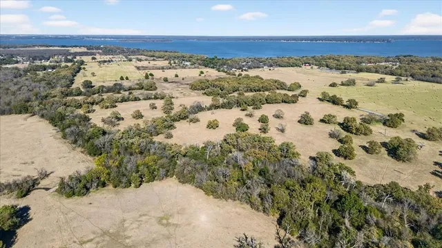 $1,999,999 | 300 County Road 2100, Kemp, TX 75143