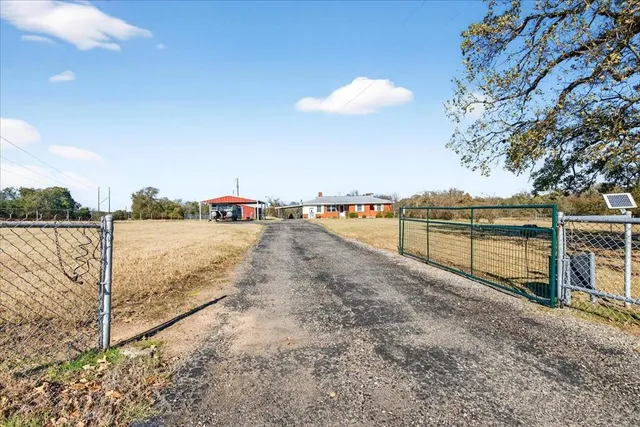 $1,999,999 | 300 County Road 2100, Kemp, TX 75143