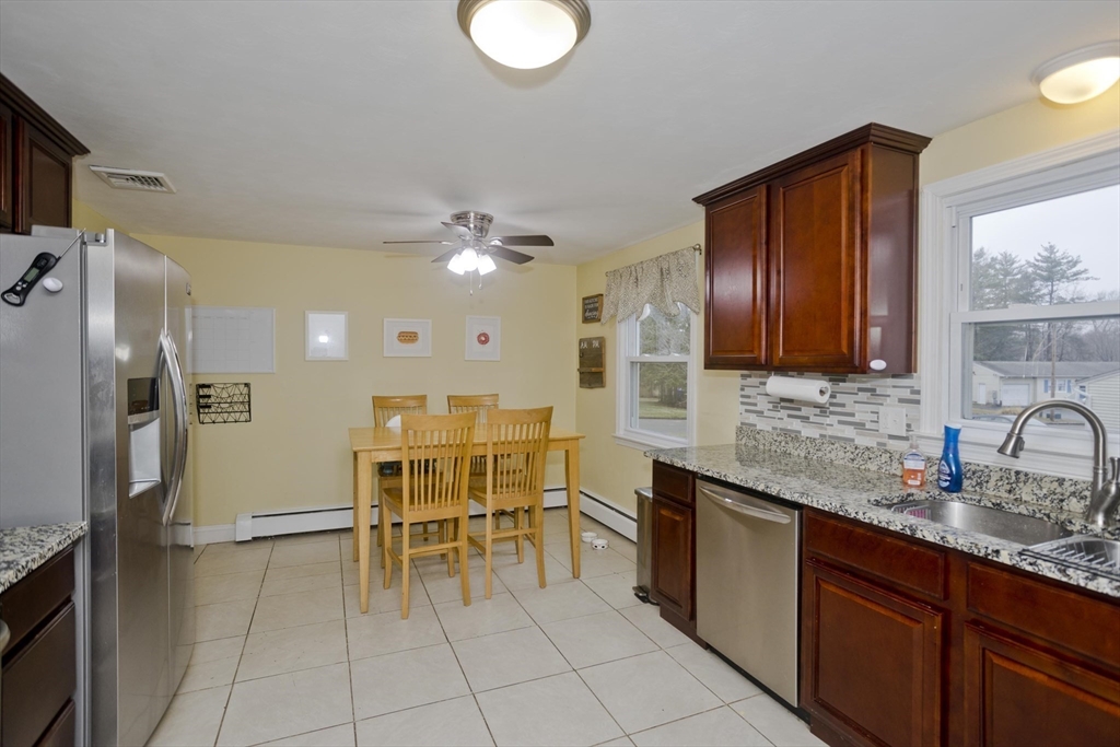 312 Dutchess Street Springfield, MA 01129 - Photo 12 of 42