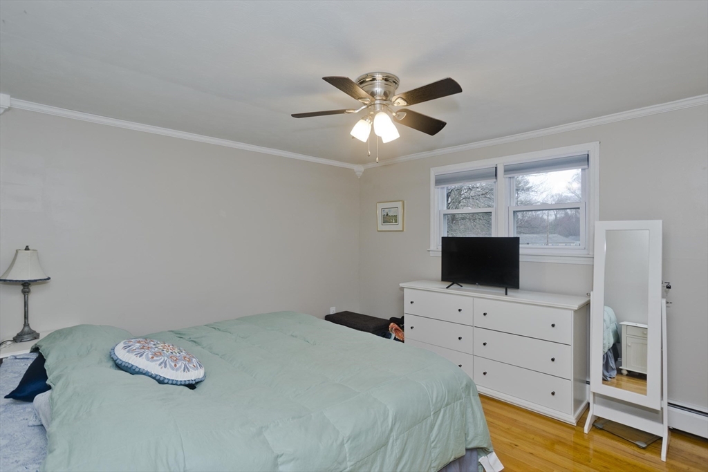 312 Dutchess Street Springfield, MA 01129 - Photo 13 of 42