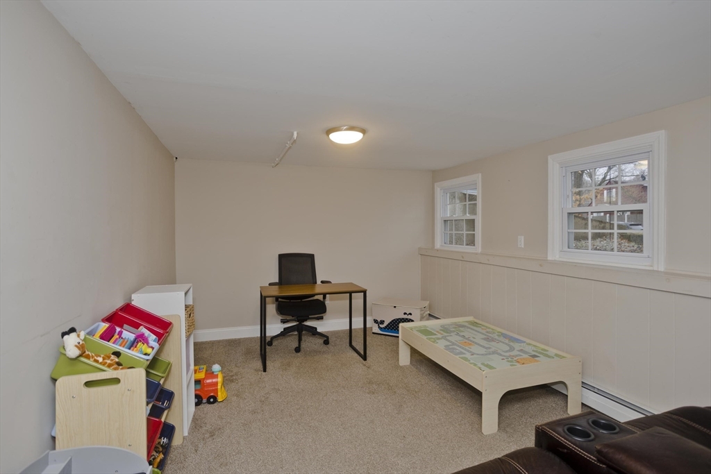 312 Dutchess Street Springfield, MA 01129 - Photo 26 of 42