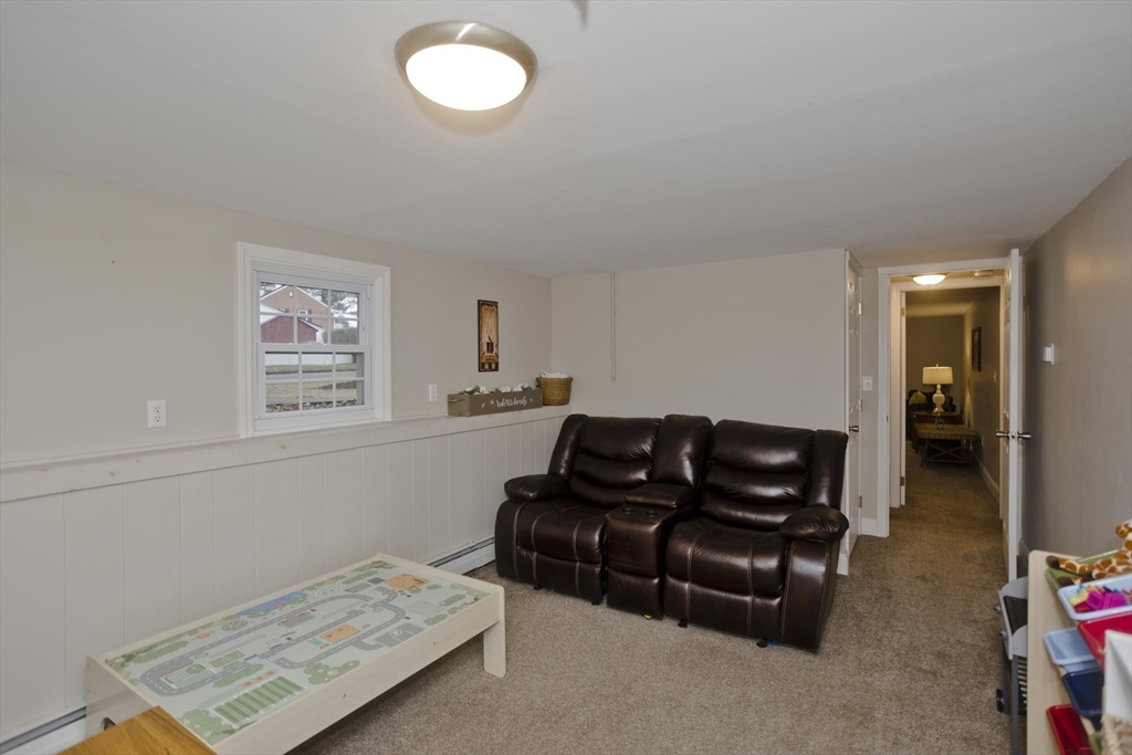 312 Dutchess Street Springfield, MA 01129 - Photo 27 of 42