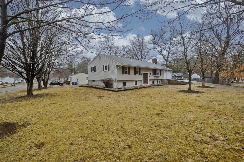 312 Dutchess Street Springfield, MA 01129 - Photo 3 of 42