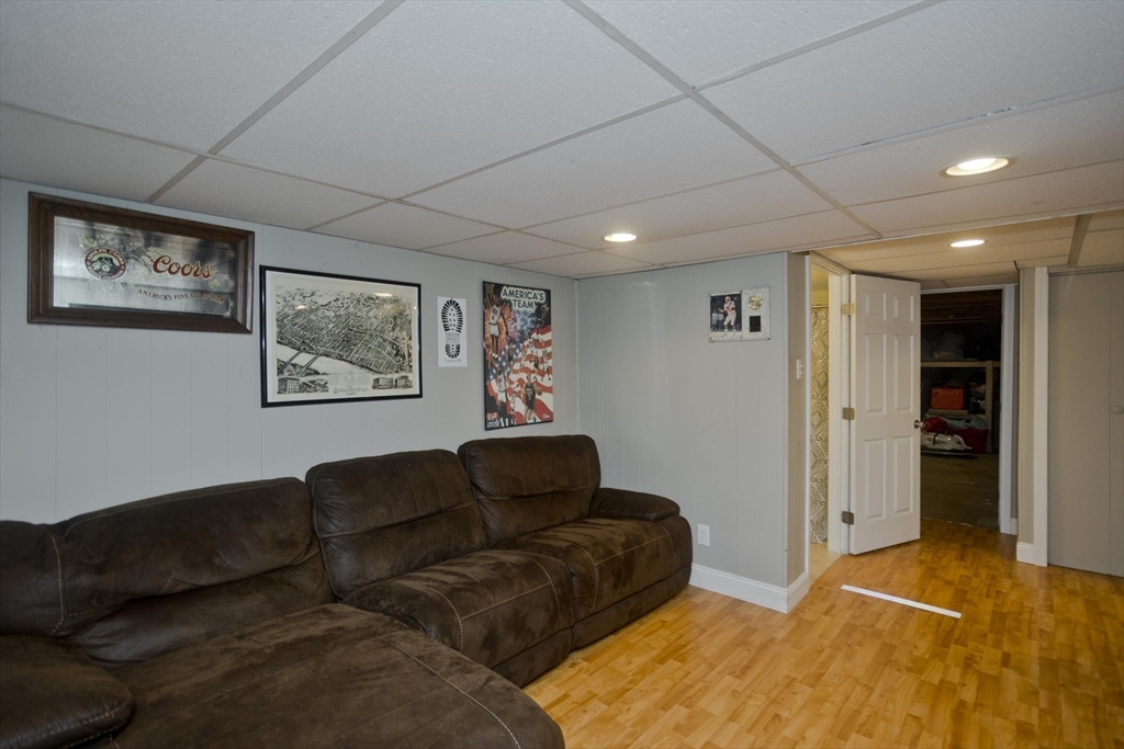 312 Dutchess Street Springfield, MA 01129 - Photo 32 of 42