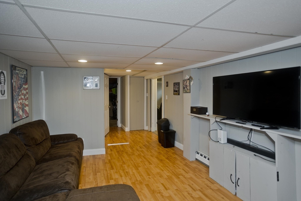 312 Dutchess Street Springfield, MA 01129 - Photo 33 of 42