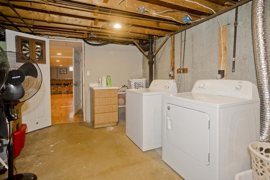 312 Dutchess Street Springfield, MA 01129 - Photo 36 of 42