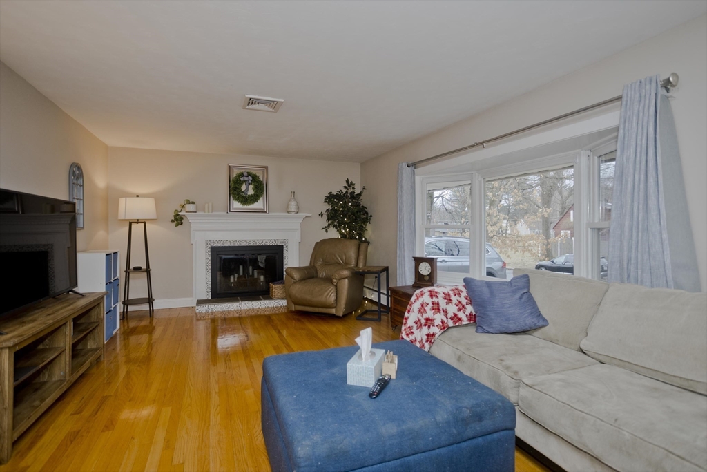 312 Dutchess Street Springfield, MA 01129 - Photo 4 of 42
