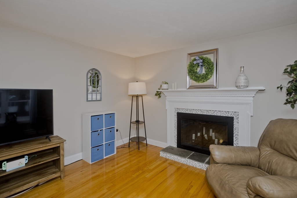 312 Dutchess Street Springfield, MA 01129 - Photo 8 of 42