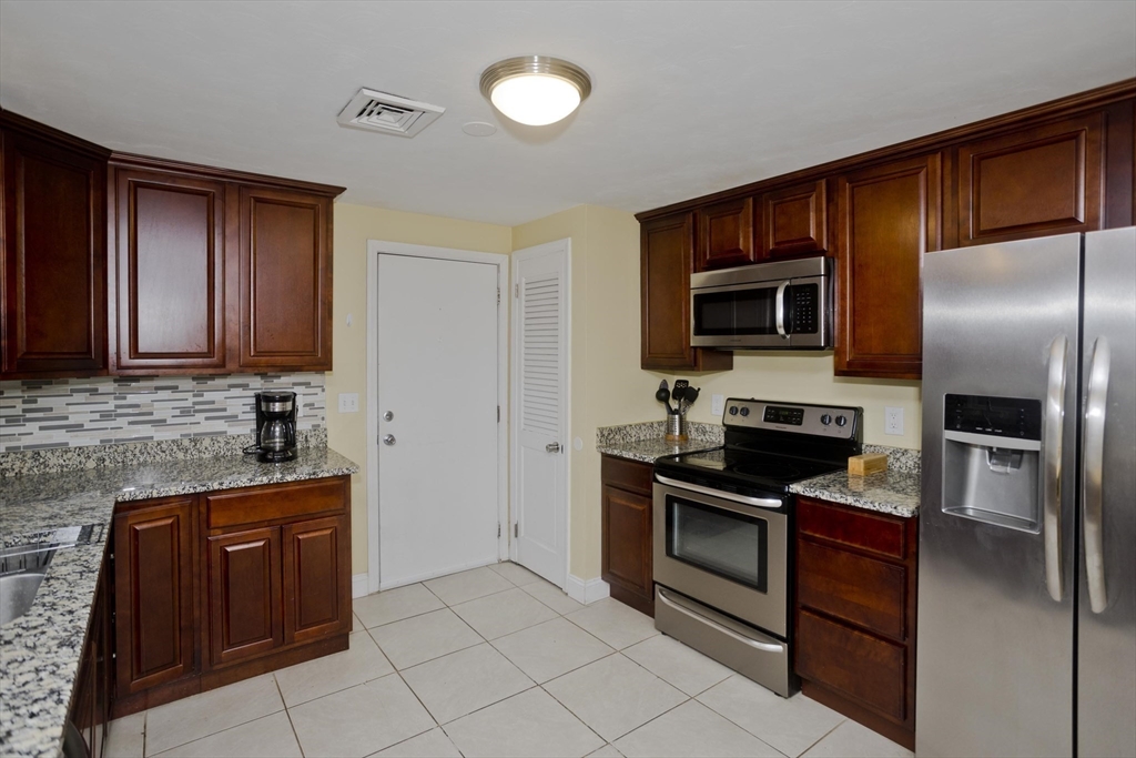 312 Dutchess Street Springfield, MA 01129 - Photo 10 of 42