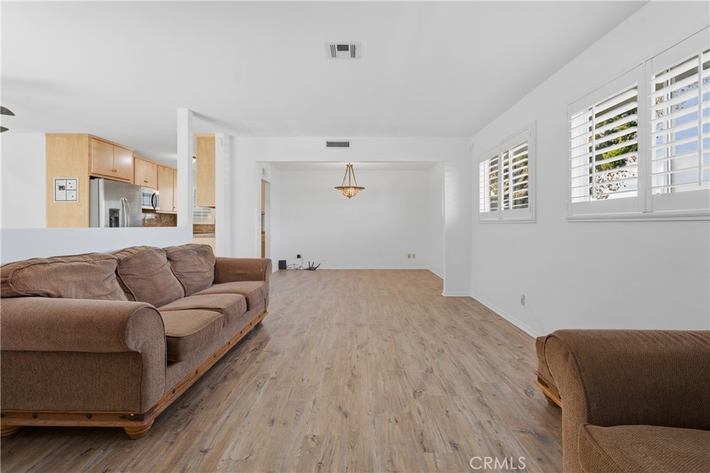 5604 Katherine Street Simi Valley, CA 93063 - Photo 7 of 34